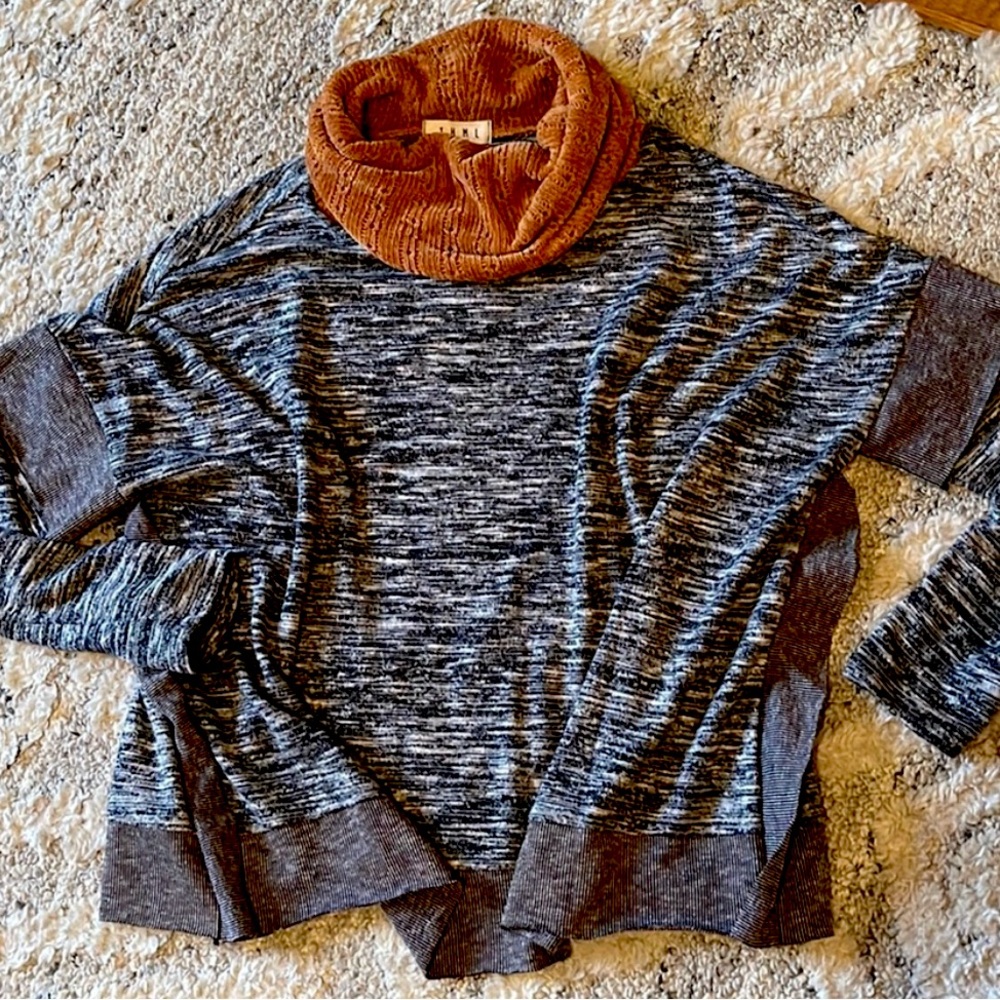 NOT FOR SALE! I am looking for this THML sweater in small or extra small.